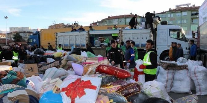 Niğde'den Elazığ'a 8 TIR yardım