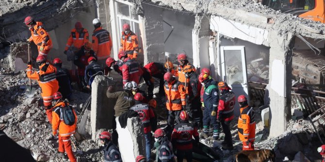 Elazığ depreminden görüntüler