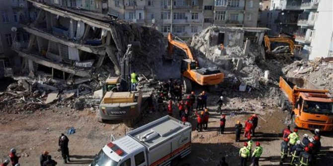 Depremde yıkılan binalara soruşturma: Başsavcılık harekete geçti