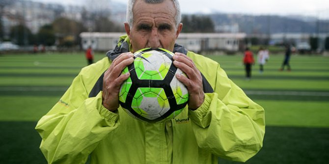 71 yaşındaki futbolcu, yeni takımına transfer oldu