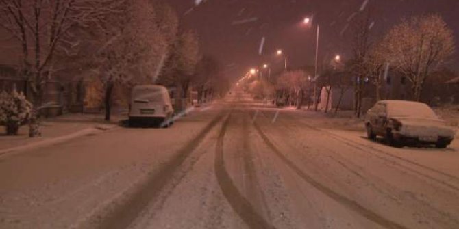 Başkent Ankara beyaza büründü