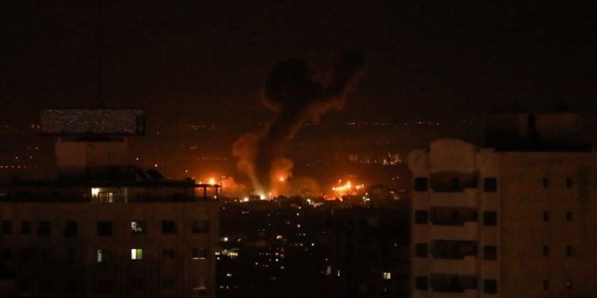 İsrail Gazze'yi hava saldırısıyla vurdu