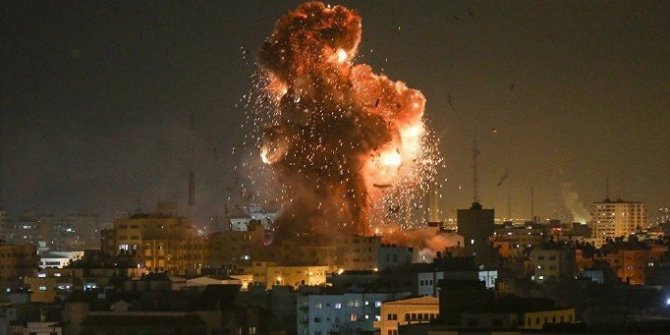 İsrail yine Gazze'yi bombaladı