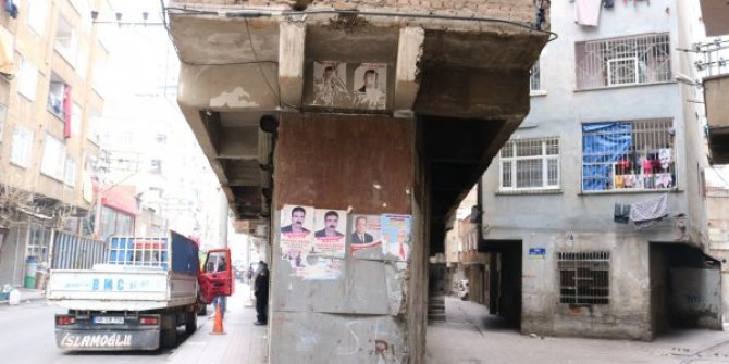 Diyarbakır'da tek kolon üzerine 3 katlı bina
