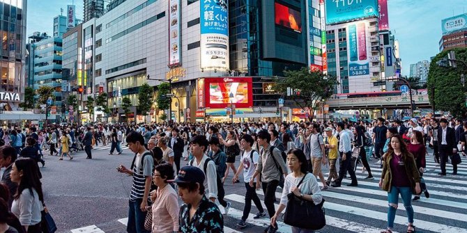 Japonya 70 yaşına kadar çalışmanın önünü açıyor