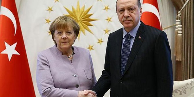 Erdoğan, Merkel ile görüştü