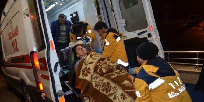 Kız arkadaşı için annesini bıçakladı!