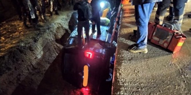 Sabiha Gökçen'e ulaşmaya çalışan polis aracı kaza yaptı