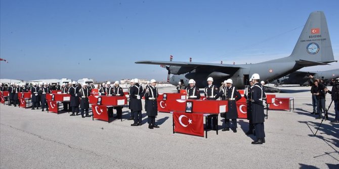 Van Bahçesaray'daki çığ şehitlerine veda