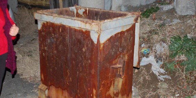 Edirne'de yeni doğan bebeği çöpe attılar