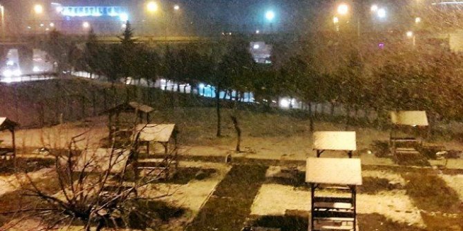 İstanbul'da kar yağışı etkili oluyor
