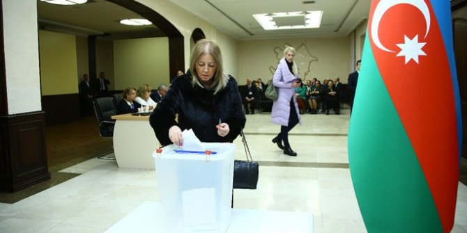 Azerbaycan sandığa gidiyor, oy verme işlemleri başladı