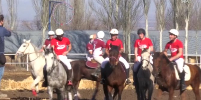 Atlı top oyunu yani horse ball nedir? Kırgızistan at üstünde top oynama videosu