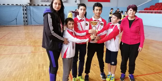 Yenimahalle Belediyesi Spor Kulübü Badminton sporcularından büyük başarı