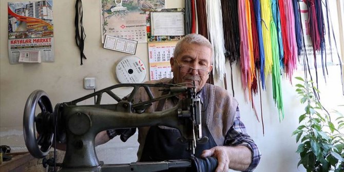 Çankırı'da 59 yıldır ayakkabı işi yapıyor