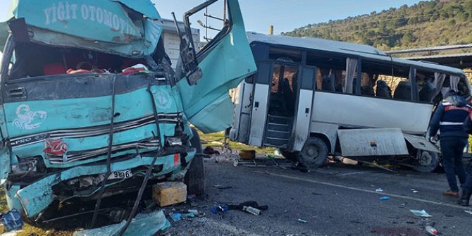 İzmir'de işçi servisi ile kamyon çarpıştı: 4 ölü 8 yaralı
