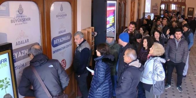 Yüzde 35'lik zam sonrası Büyükada'da Adakart kuyruğu