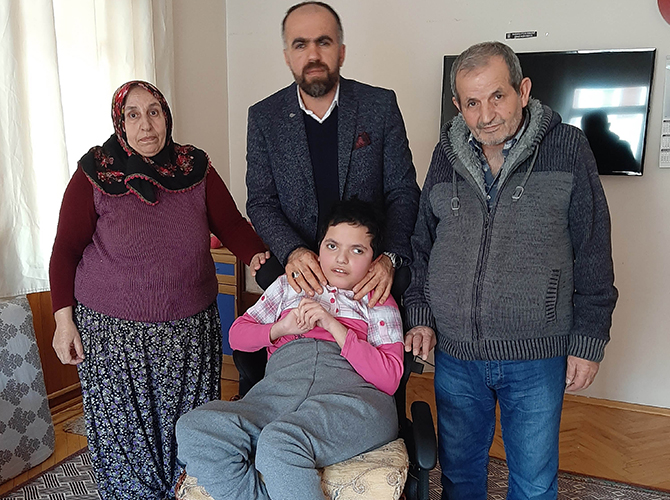 Anne ve babası ortada bıraktı, babaannesi sahip çıktı