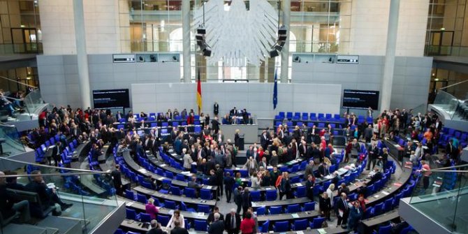 Almanya'da 13,5 milyar euroluk fazla bütçe sorun çıkardı