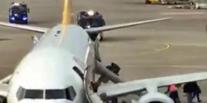 Pegasus uçağı yangın şüphesiyle acil iniş yaptı