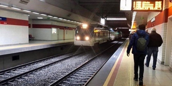 Trenin önüne atlayarak intihar etti