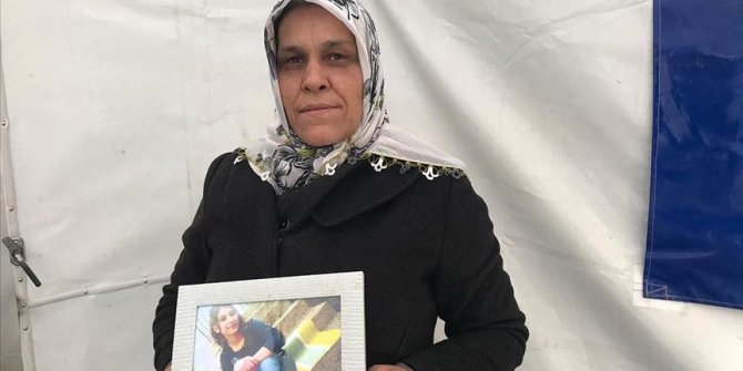 HDP önünde eylem yapan bir aile daha evladına kavuştu