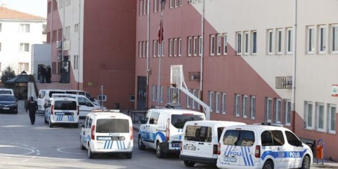 Ankara'da okulda dehşet: Okul müdürünü yaraladı, intihar etmeye kalktı