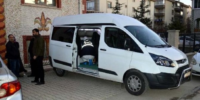 Tartıştığı eşini boğarak öldürdü