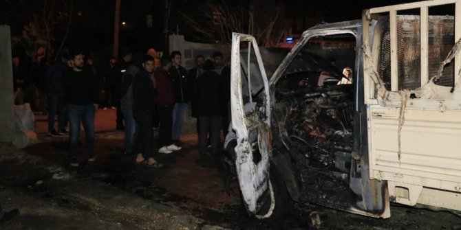 Borçlu kardeşinin aracını yaktı