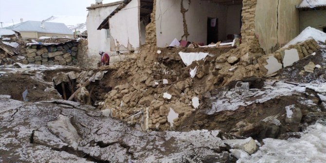 İran'daki deprem Van'ı da salladı