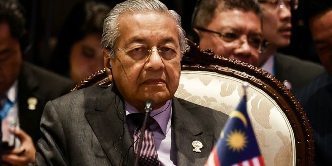 Malezya Başbakanı Mahathir istifa etti