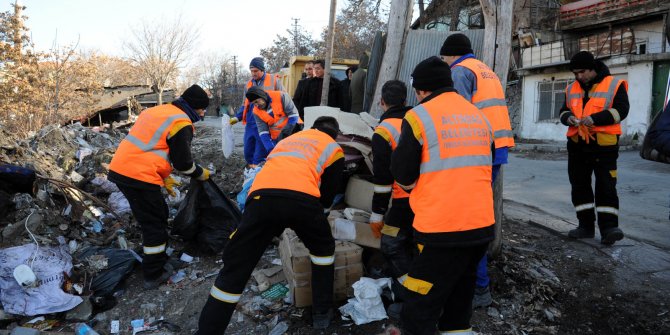 Altındağ'da zabıtalar tarafından kaçak hurdacılara denetim