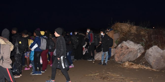 Edirne'de göçmenler Yunanistan sınırına yürüyor