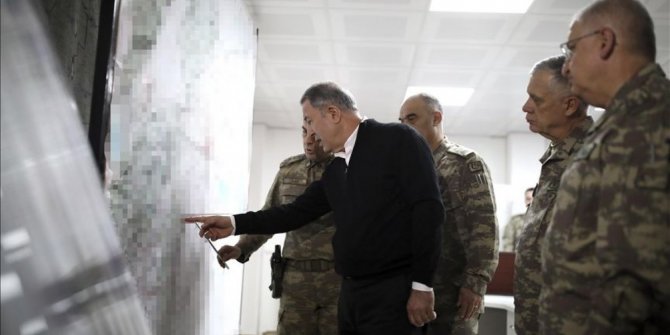 Hulusi Akar Suriye sınırında incelemelerde