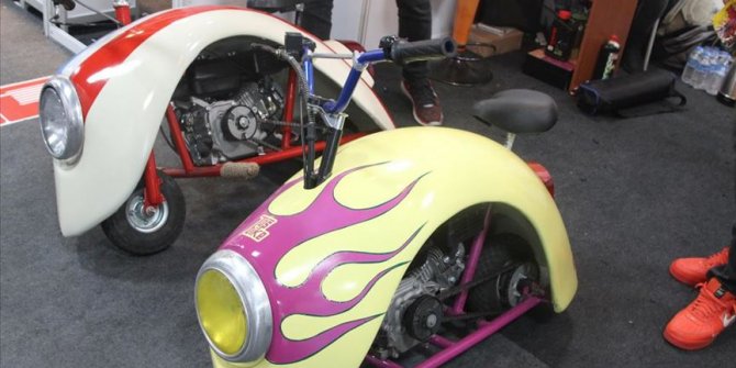 Evlerinde motosiklet ürettiler