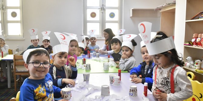 Mamaklı minikler biriktirdikleri harçlıklarını Kızılay'a bağışlayacaklar