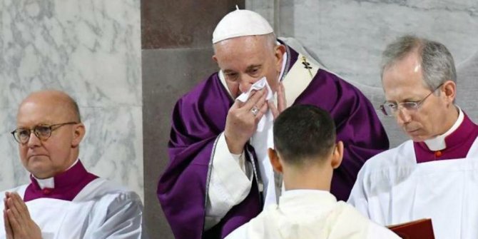 Papa Francis'in koronavirüse yakalandığı iddia edildi