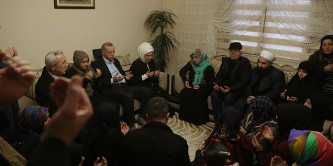 Erdoğan'dan İdlib şehidi Emre Baysal'ın evine taziye ziyareti