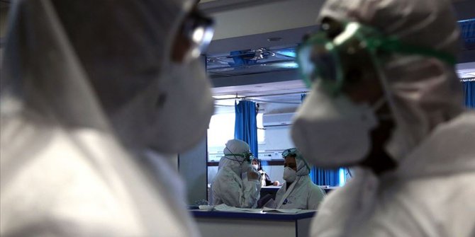 İran'da 23 milletvekilinde yeni tip koronavirüs tespit edildi