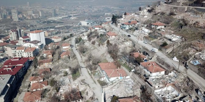 Yenimahalle Belediyesi kentsel dönüşüm çalışmaları kapsamında gecekonduları yıkıyor