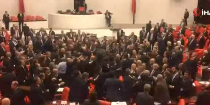 Meclis'te yumruklar konuştu