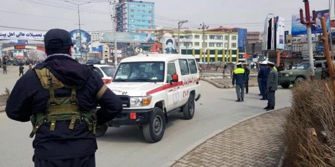 Afganistan'da siyasi liderlerin olduğu törende saldırı: 18 yaralı