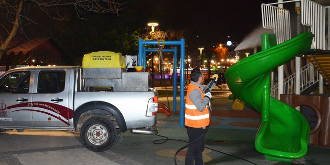 Keçiören'de oyun alanları dezenfekte ediliyor