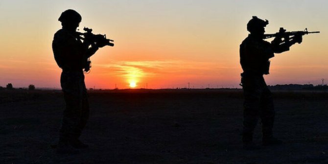 Terör örgütü PKK'dan kaçışlar devam ediyor: 2 terörist daha teslim oldu