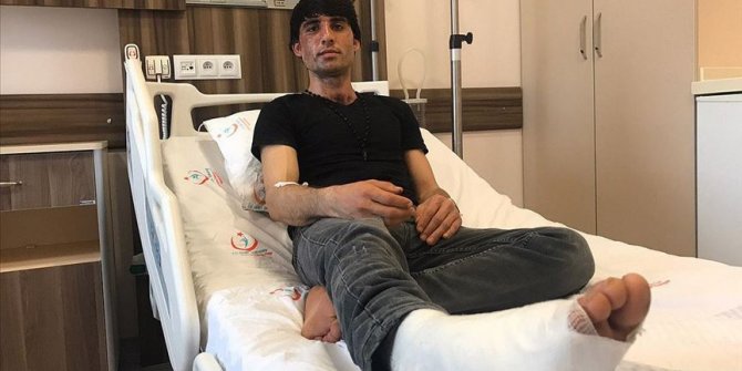 Yunan polisinin üzerine kaynar su döktüğünü iddia eden sığınmacı tedavi ediliyor