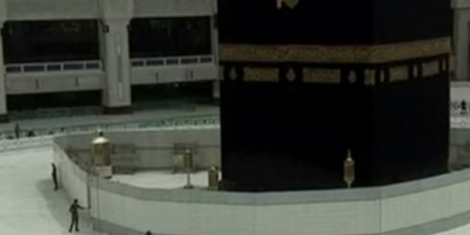 Kabe’de cuma namazı tavaf alanının dışında kılındı