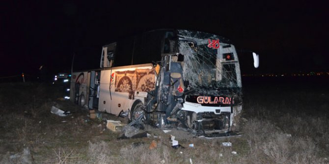 Aksaray'da yolcu otobüsü TIR'a çarptı: 44 yaralı