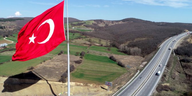 Türkiye'nin en büyük bayrağı, Samsun'da dalgalanıyor