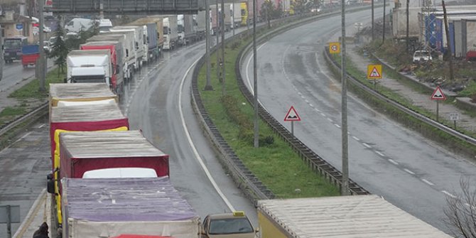Sınırda 10 kilometrelik TIR kuyruğu