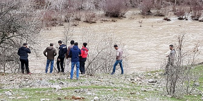 Munzur Nehri'nde JAK timinin botu devrildi: 1 asker kayıp